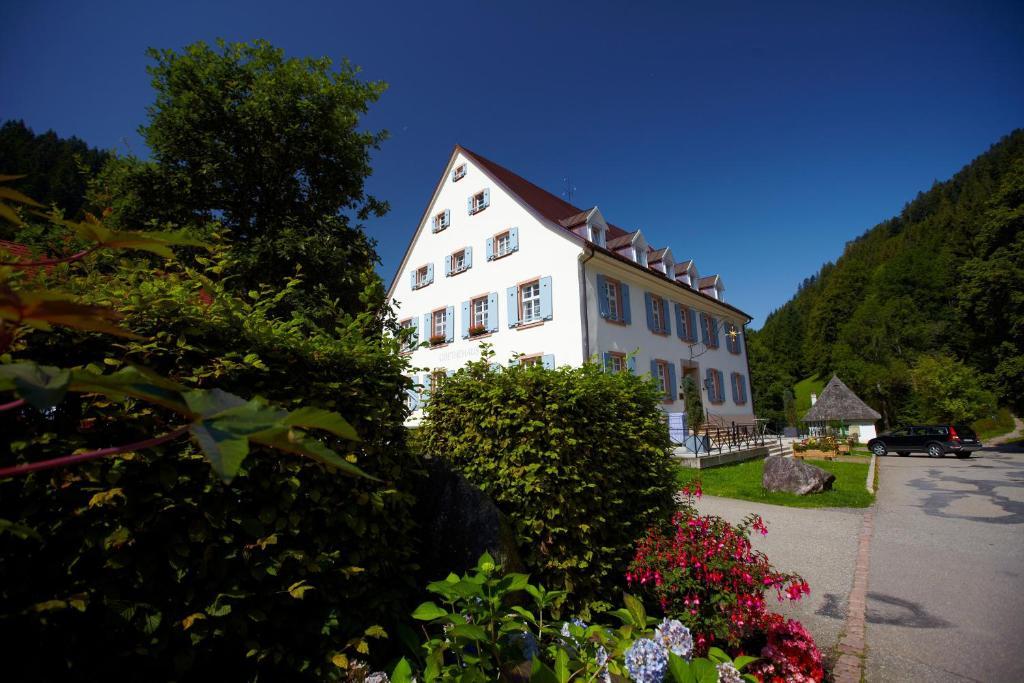 Hotel Hofgut Sternen - Wohnen In Kunst Und Kultur 브라이트나우 외부 사진