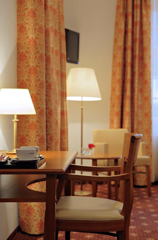Hotel Hofgut Sternen - Wohnen In Kunst Und Kultur 브라이트나우 외부 사진